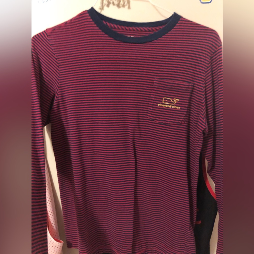 Like New Vineyard Vines along Sleeve Boys XL (18)